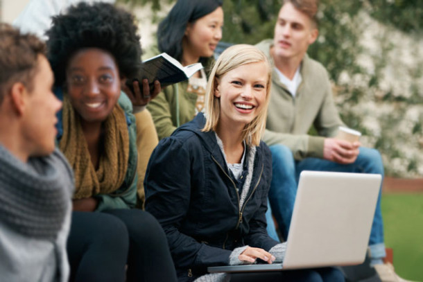 Avec Guy Hoquet, entrez en formation, sortez avec un emploi !